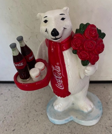 8042-1 € 15,00 coca cola beertje porselein Valentijn